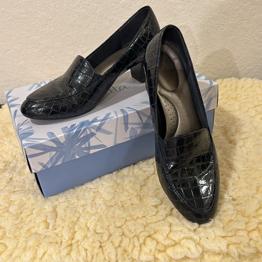 Abella Navy Croc Pump - Size 8